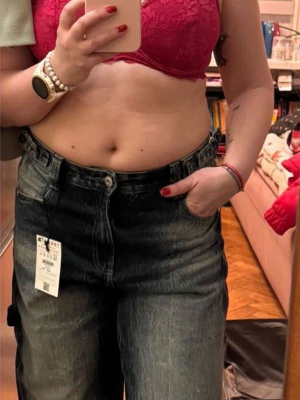 Lidka przed, w zapiętych jeansach